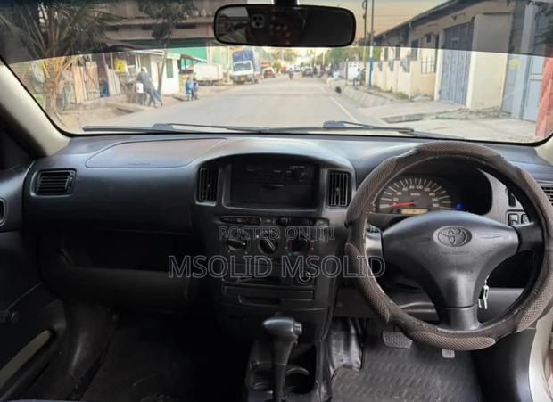 Toyota Probox 2006 Gold