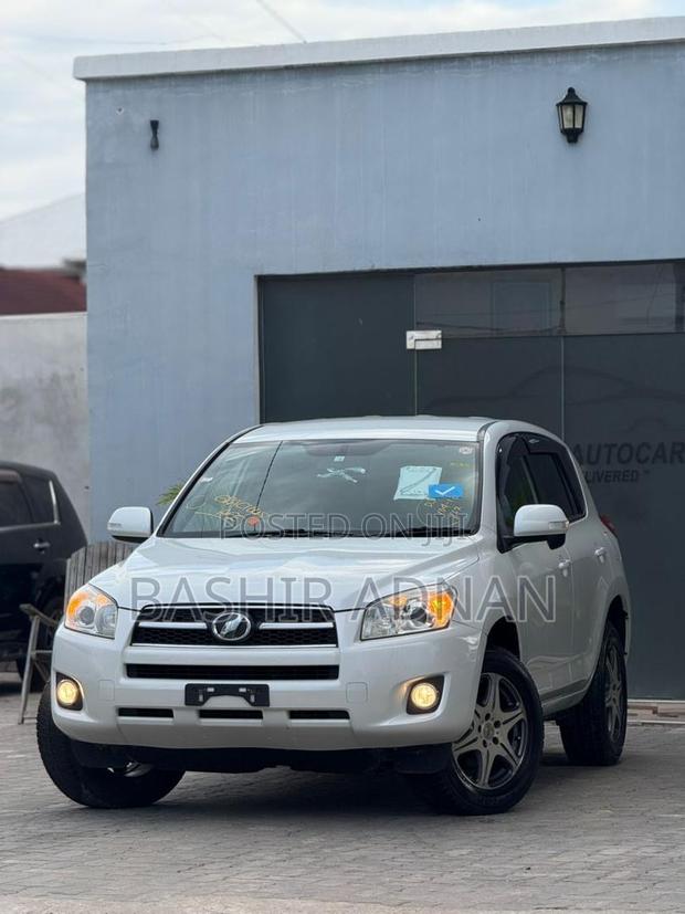Toyota RAV4 2009 White