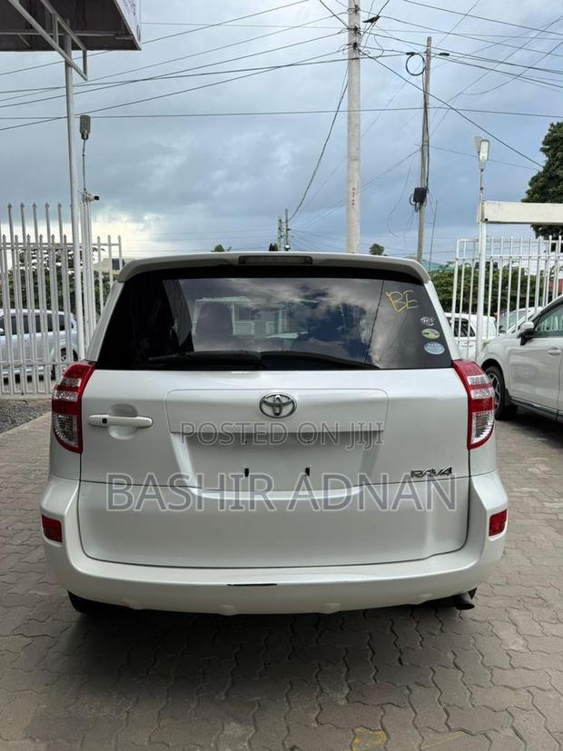 Toyota RAV4 2009 White