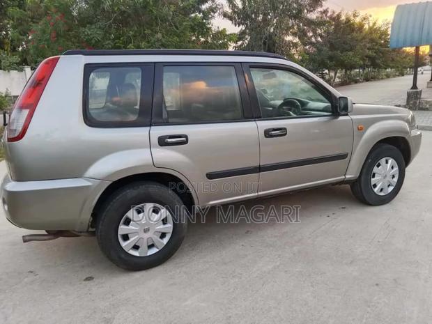 Nissan X-Trail 2005 Gold