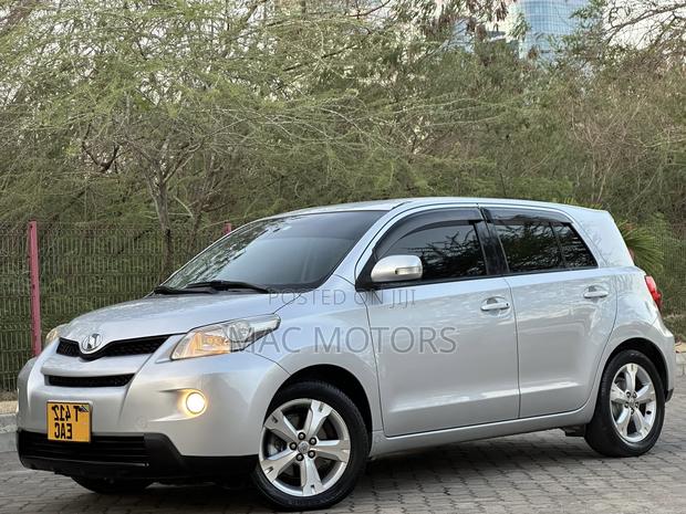 Toyota IST 2009 Silver