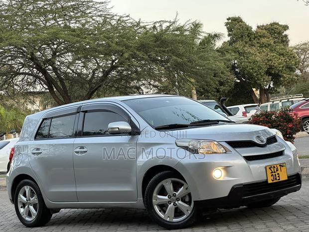 Toyota IST 2009 Silver