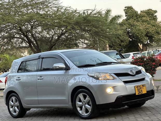 Toyota IST 2009 Silver