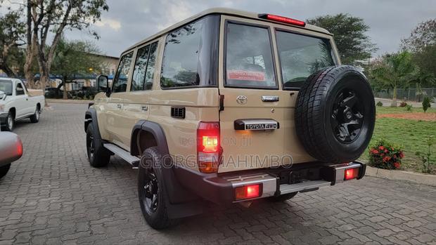 Toyota Land Cruiser Prado 2022 Brown
