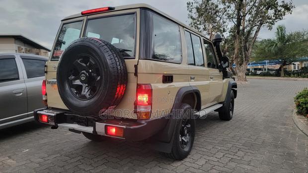Toyota Land Cruiser Prado 2022 Brown