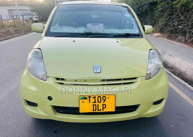 Toyota Passo 2006 Yellow