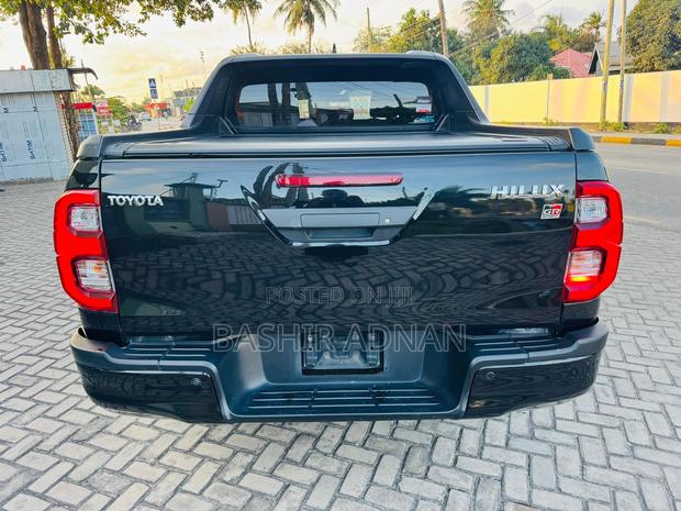 Toyota Hilux Revo Double Cab Deisel 2.4 RWD 2022 Black