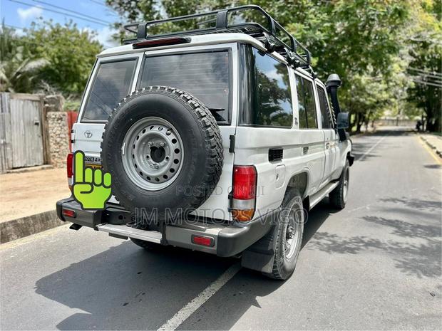 Toyota Land Cruiser 79 Series 2022 White