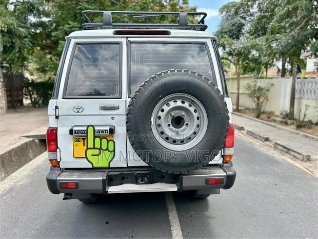 Toyota Land Cruiser 79 Series 2022 White