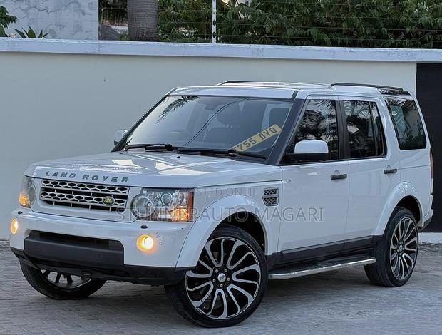 Land Rover Discovery 2010 White