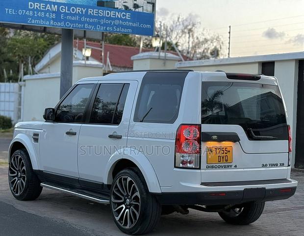 Land Rover Discovery 2010 White