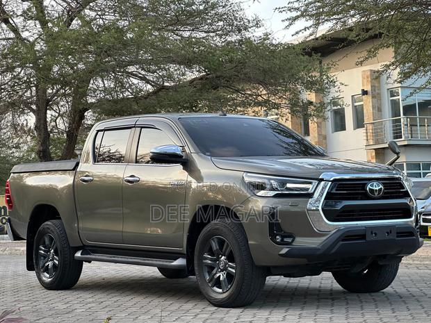 Toyota Hilux 2020 Brown