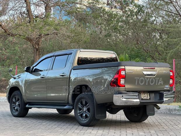 Toyota Hilux 2020 Brown