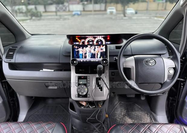 Toyota Voxy 2010 Black
