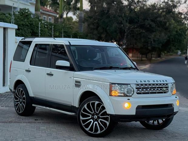 Land Rover Discovery 2010 White