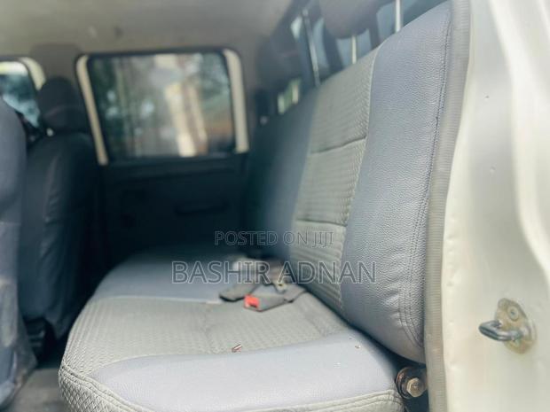 Nissan Hardbody 2010 White