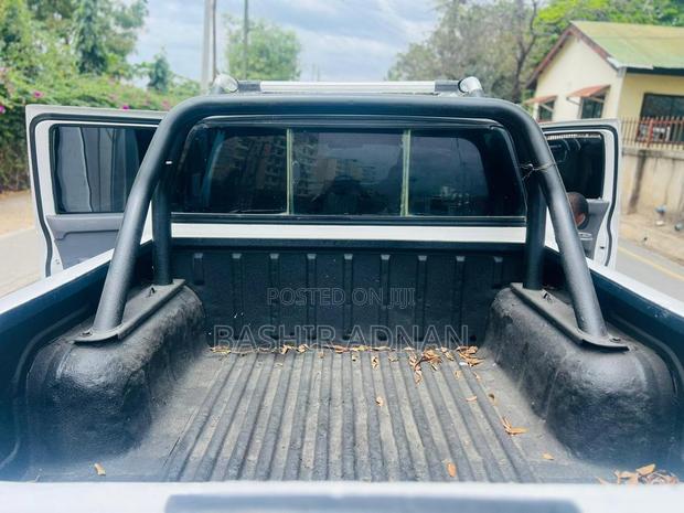 Nissan Hardbody 2010 White