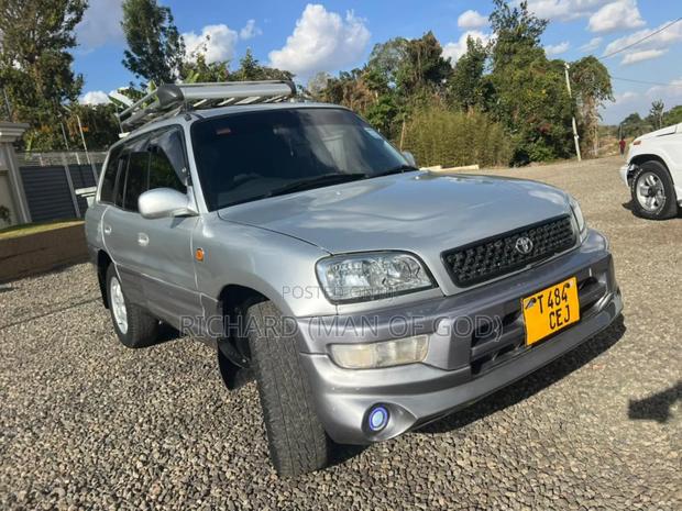 Toyota RAV4 1999 Silver