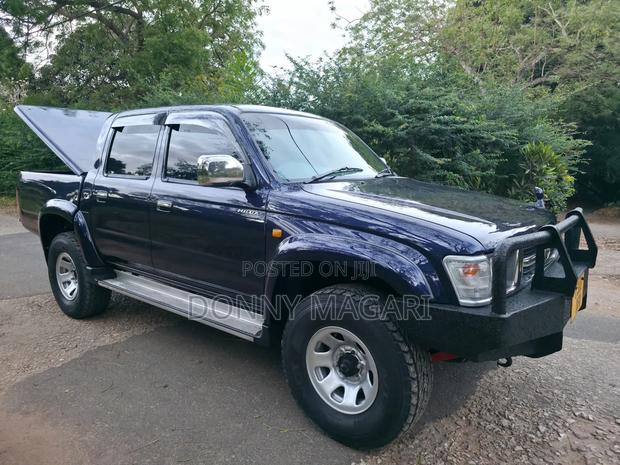 Toyota Hilux 2002 Black
