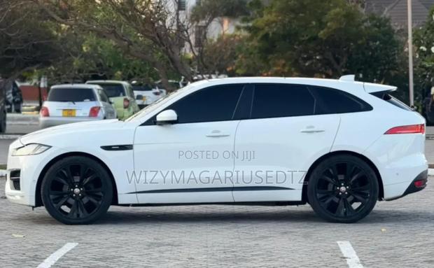 Jaguar F-Pace 2018 Off white