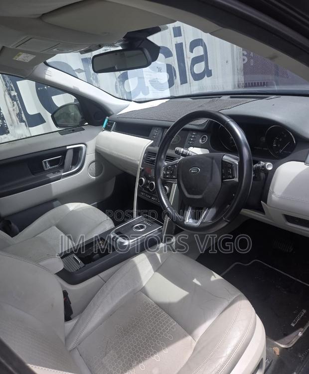 Land Rover Discovery 2015 Black