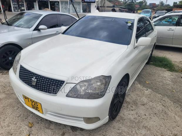 Toyota Crown 2008 White
