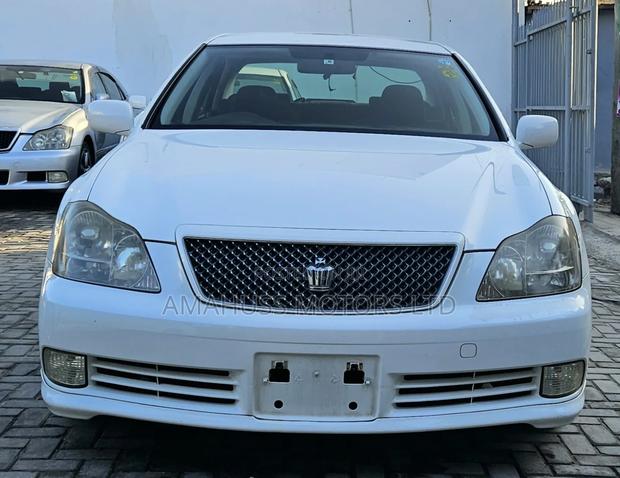 Toyota Crown 2004 White
