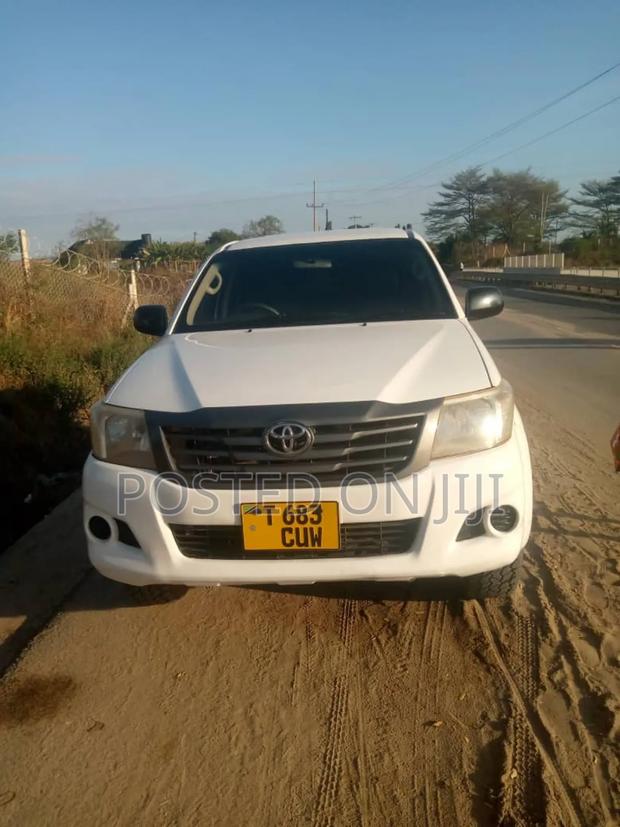 Toyota Hilux 2013 White