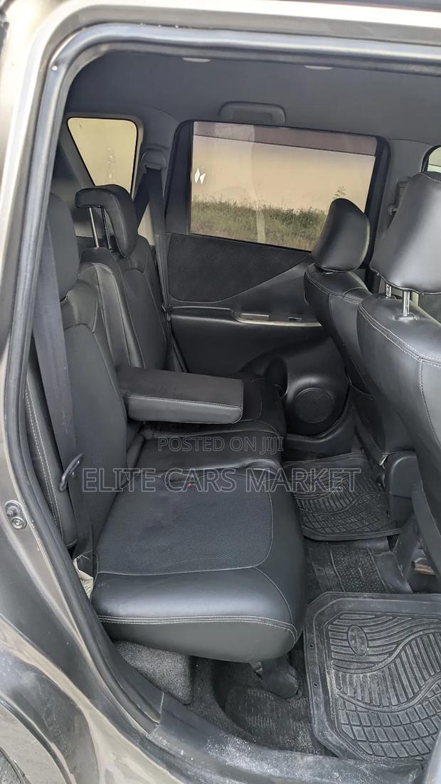 Toyota Ractis 2006 Gray