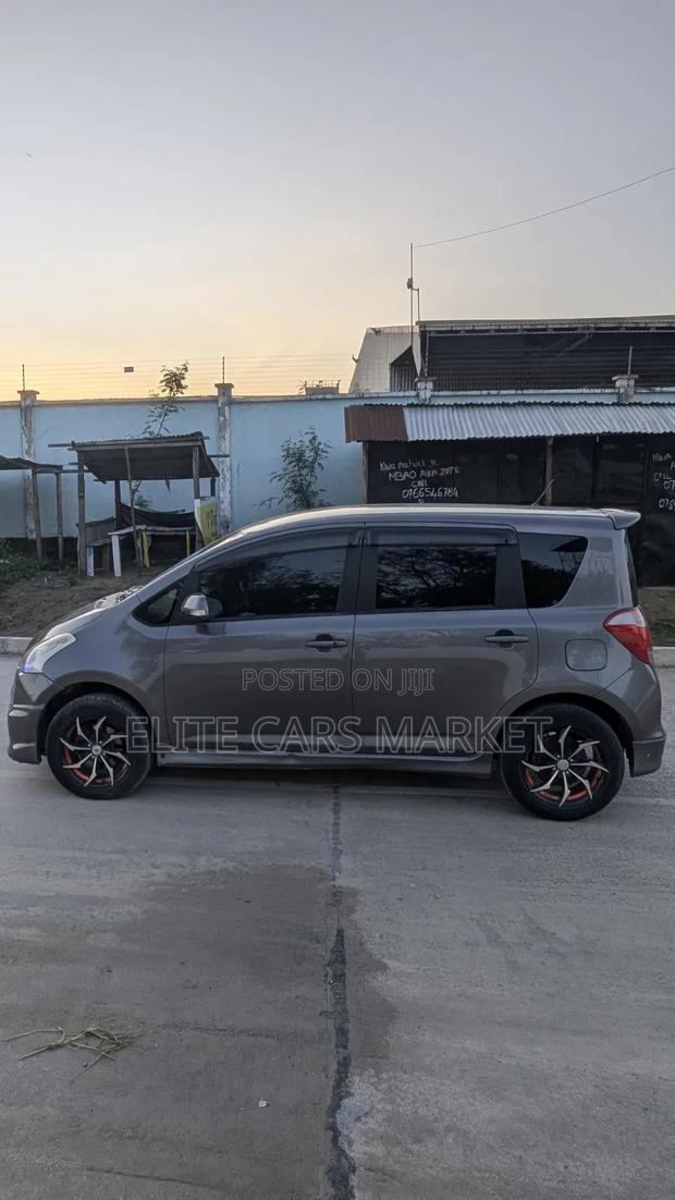 Toyota Ractis 2006 Gray