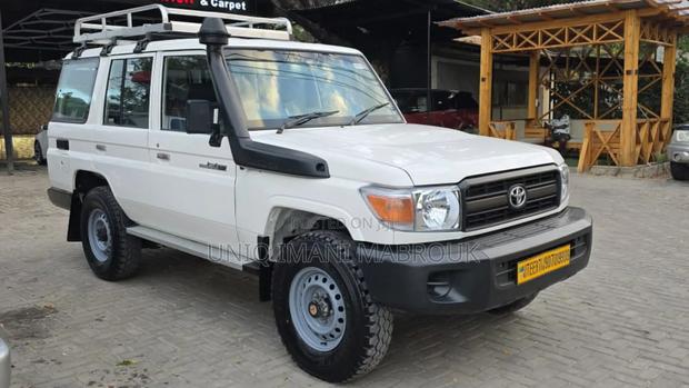 Toyota Land Cruiser 2013 White