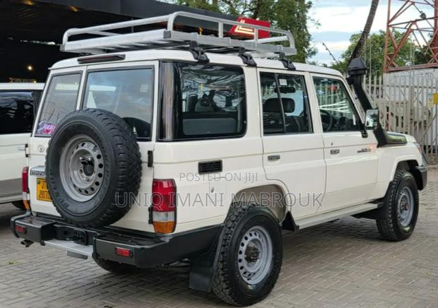 Toyota Land Cruiser 2013 White