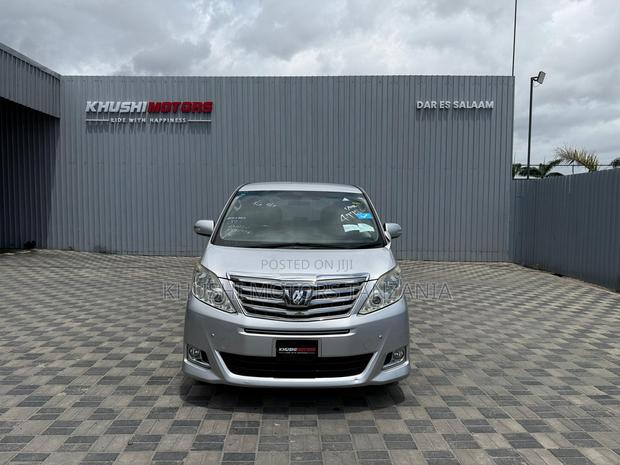 Toyota Alphard 2.4 Petrol FWD 2014 Silver