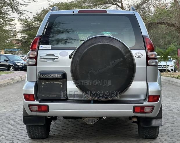 Toyota Land Cruiser Prado 2004 Silver