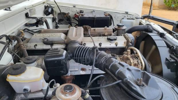 Toyota Land Cruiser 2004 White