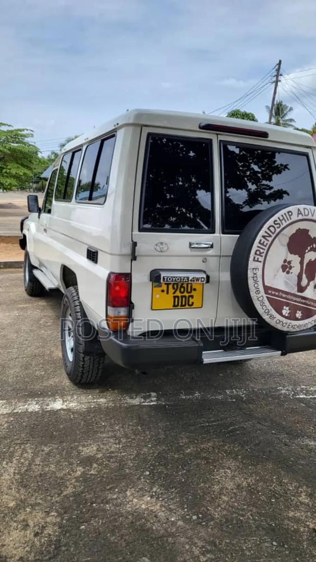 Toyota Land Cruiser 2004 White
