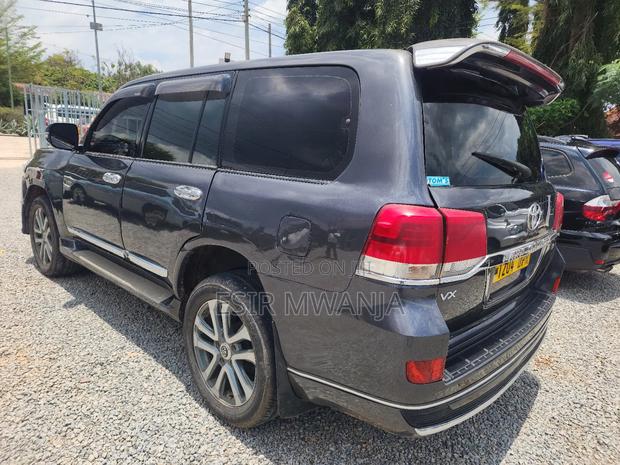 Toyota Land Cruiser 2003 Gray