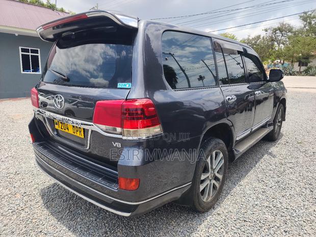 Toyota Land Cruiser 2003 Gray