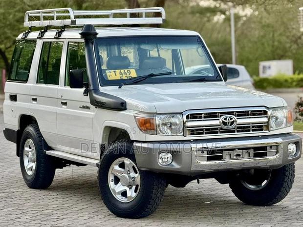 Toyota Land Cruiser 4.0 V6 GX 2010 White