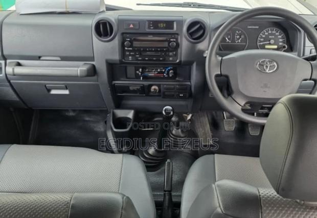 Toyota Land Cruiser 2013 White