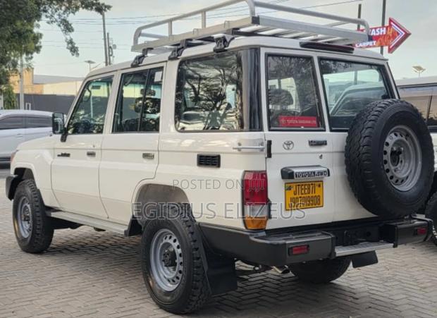Toyota Land Cruiser 2013 White