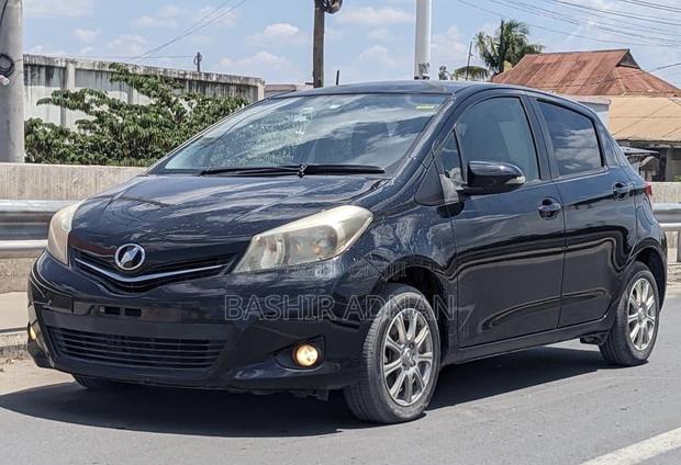 Toyota Vitz 1.0 FWD 5dr 2013 Black