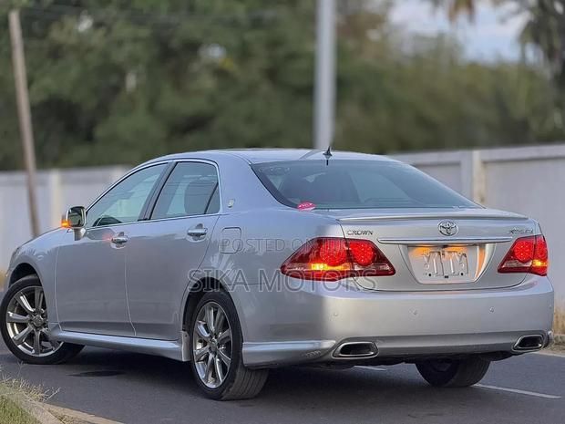 Toyota Crown 2009 Silver