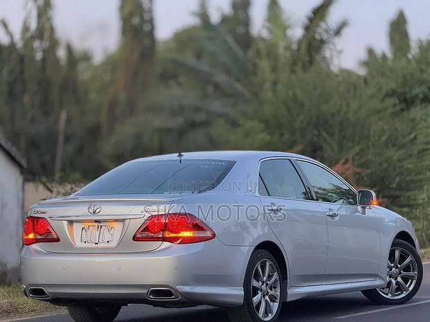 Toyota Crown 2009 Silver