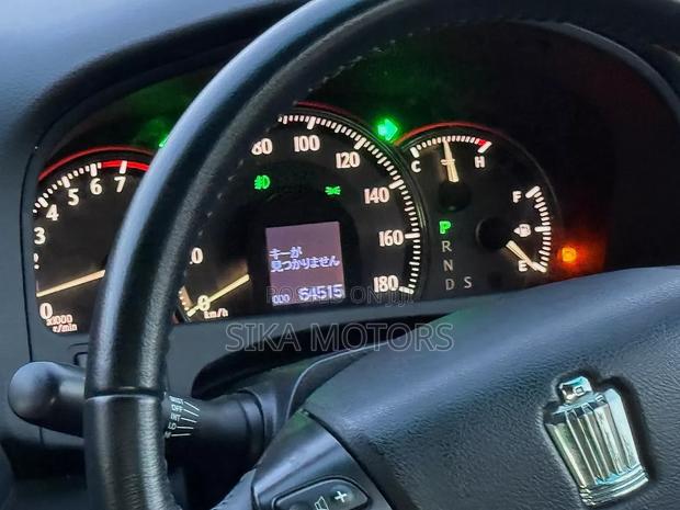 Toyota Crown 2009 Silver