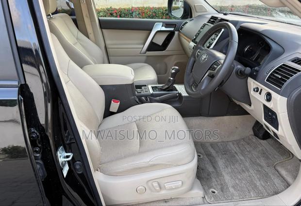 Toyota Land Cruiser Prado 2022 Black