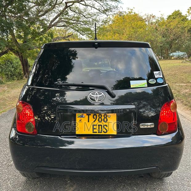 Toyota IST 2005 Black