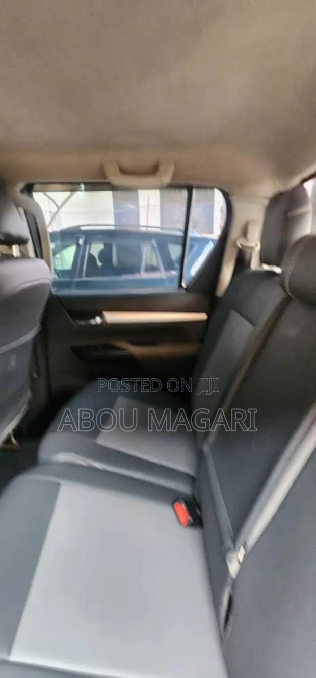 Toyota Hilux 2022 Gray