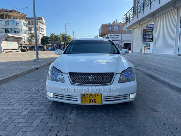 Toyota Crown 2005 White