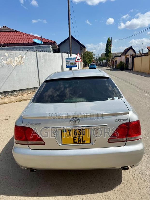 Toyota Crown 2006 Silver